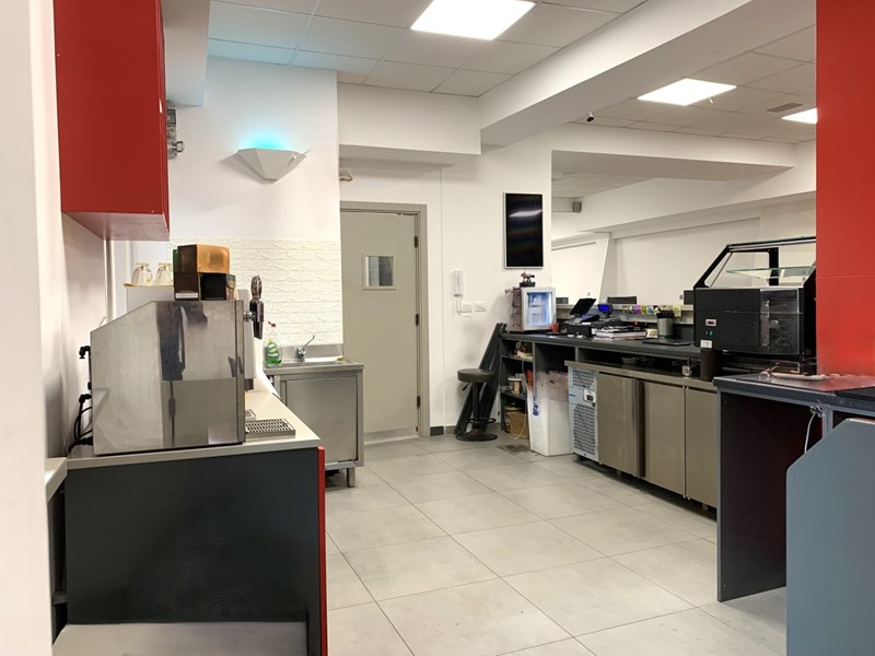 Attività commerciale in Affitto a Catanzaro, zona Catanzaro Centro, 1'500&euro;, 260 m², arredato