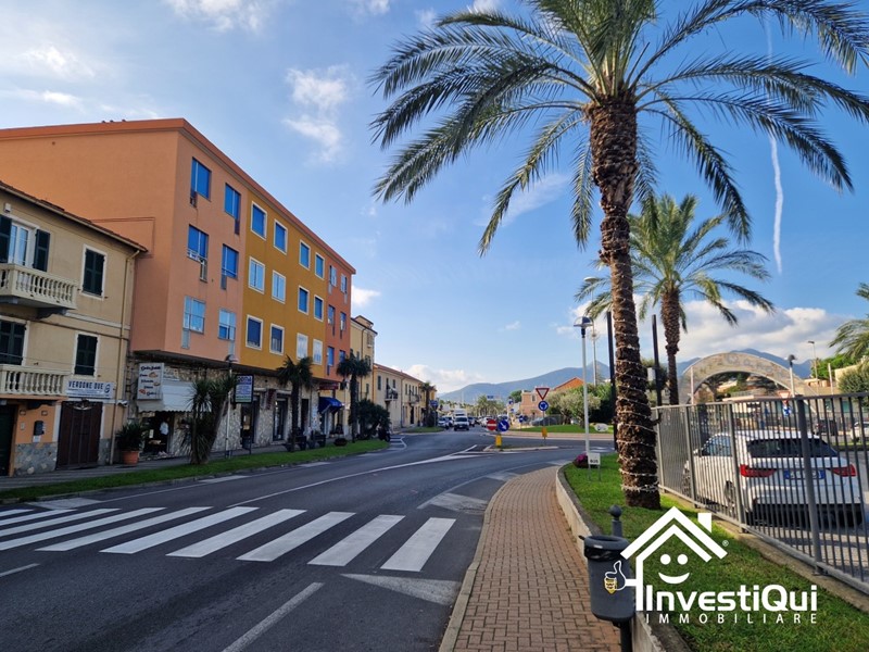 Bilocale in Vendita a Pietra Ligure, zona Zona Stazione, 259'000€, 50 m², arredato