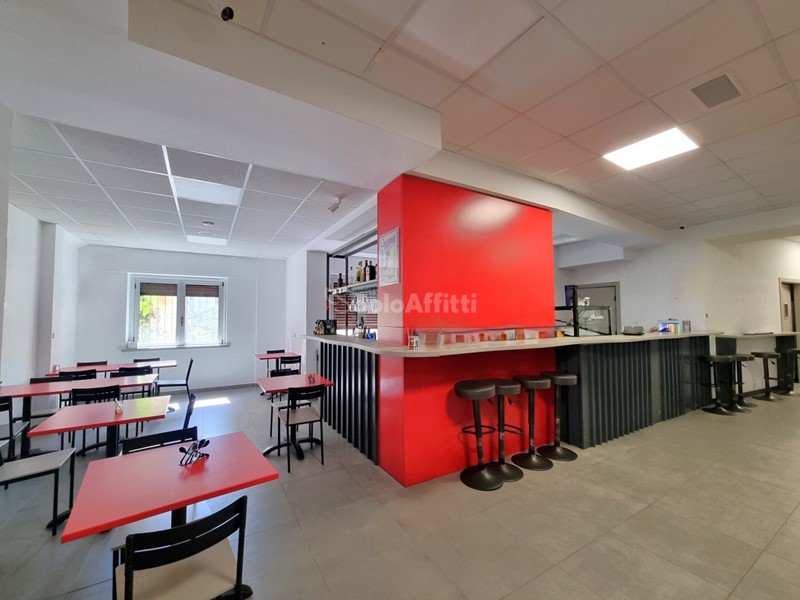 Attività commerciale in Affitto a Catanzaro, zona Centro, 2'200€, 260 m², arredato
