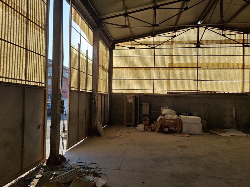 Capannone in Vendita a Massa, 300'000&euro;, 665 m²