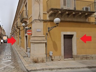 Immobile commerciale in Affitto a Vittoria, zona Via Cavour, 1 m²