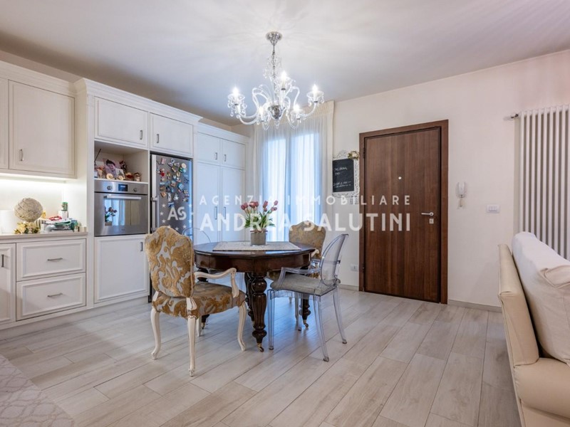 Villetta a schiera in Vendita a Castelfranco di Sotto, 270'000€, 140 m², arredato, con Box