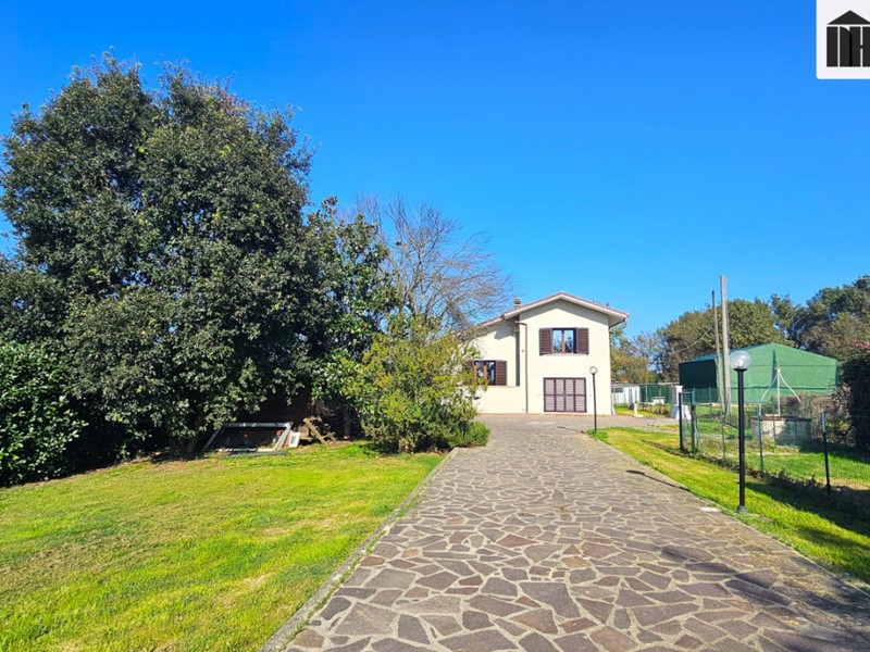 Casa Indipendente in Vendita a Fucecchio, zona Galleno, 395'000€, 160 m², con Box
