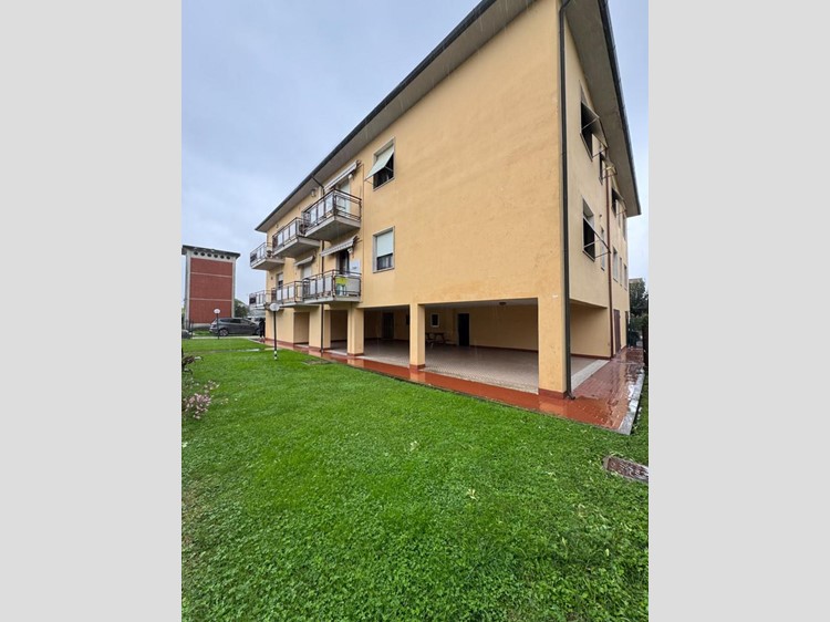 Quadrilocale in Vendita a Pisa, zona San Piero a Grado, 195'000€, 104 m², con Box