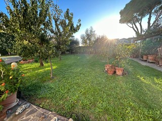 Villa bifamiliare in Vendita a Santa Croce sull'Arno, 280'000€, 200 m², arredato
