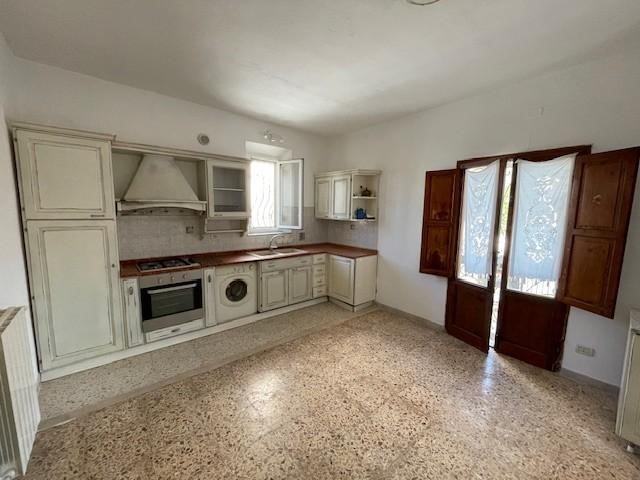 Casa Indipendente in Vendita a Vecchiano, 145'000€, 107 m², con Box