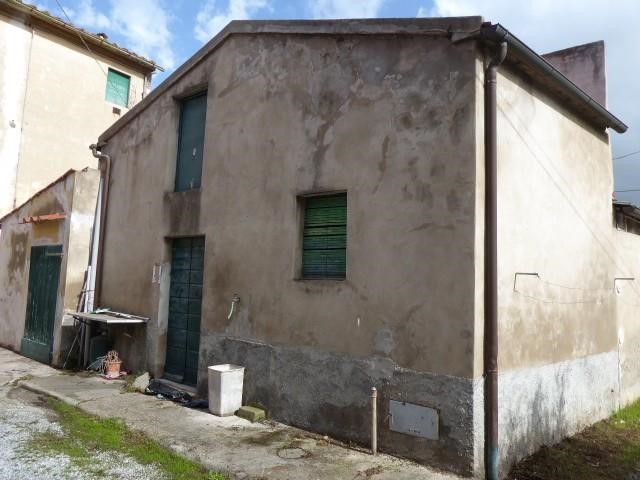 Casa Indipendente in Vendita a Vecchiano, 80'000€, 184 m²