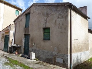 Casa Indipendente in Vendita a Vecchiano, 80'000€, 184 m²