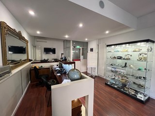 Ufficio in Affitto a Terni, 2'500€, 250 m², arredato