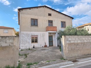 Quadrilocale in Vendita a Sardara, 85'000€, 145 m²