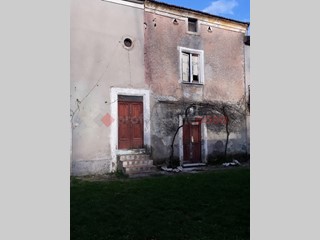 Villa bifamiliare in Vendita a Cervaro, 20'000€, 50 m²