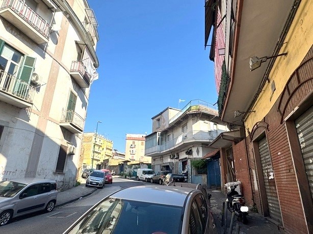 Negozio in Vendita a Napoli, 35'000€, 30 m²