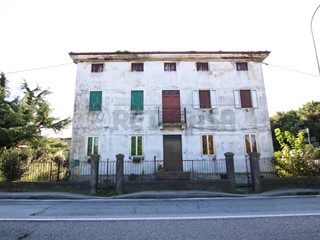 Casa Indipendente in Vendita a Vicenza, 199'000€, 631 m²