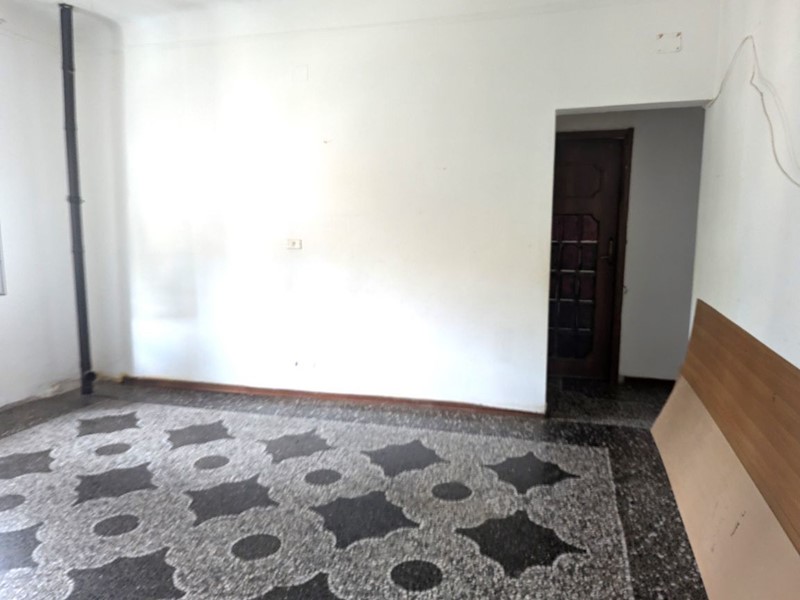 Appartamento in Vendita a Genova, 38'000€, 76 m²