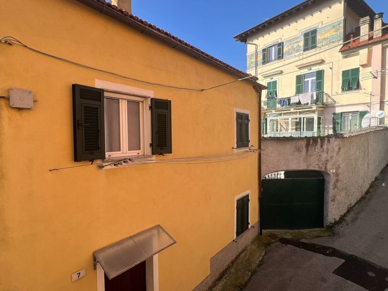Casa Semi Indipendente in Vendita a Stella, zona San Giovanni, 68'000€, 100 m²