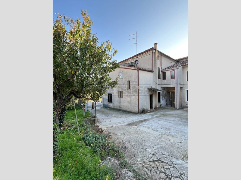 Casa Semi Indipendente in Vendita a Orgiano, 70'000€, 500 m²