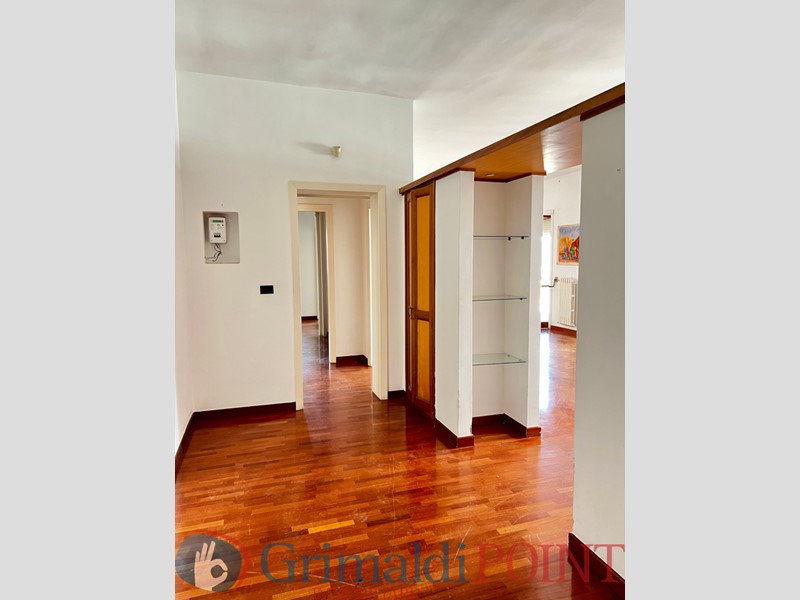 Appartamento in Vendita a Lecce, 240'000€, 171 m²