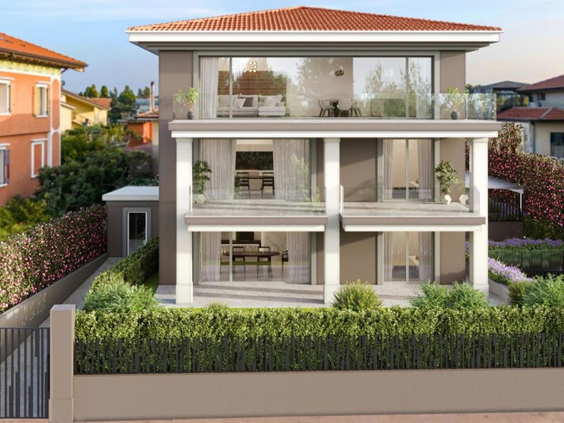 Trilocale in Vendita a Desenzano del Garda, 650'000€, 130 m²