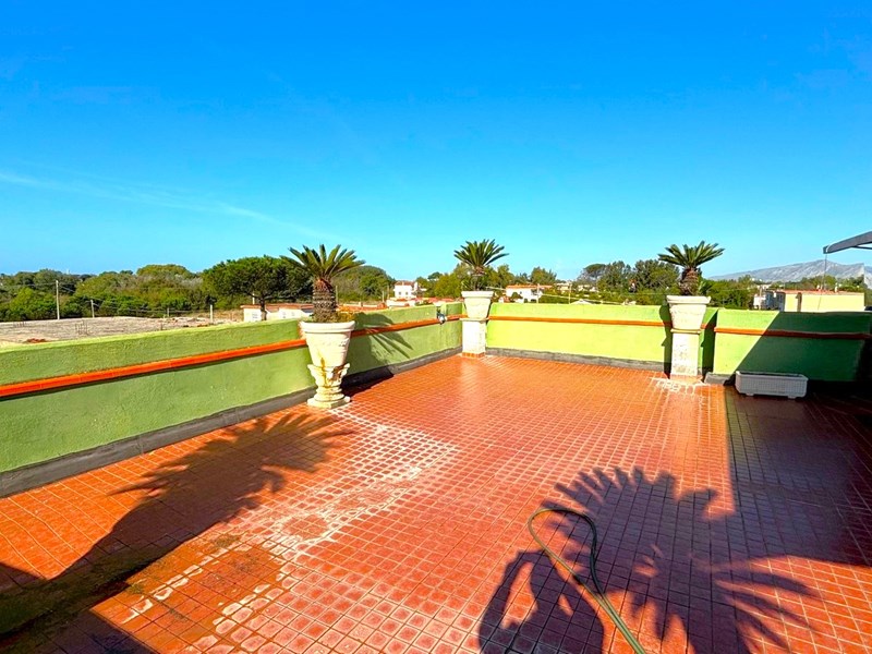 Appartamento in Vendita a Mondragone, zona PESCOPAGANO VIA SAN GENNARO, 65'000€, 200 m²