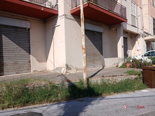 Negozio in Affitto a Messina, 500€, 70 m²