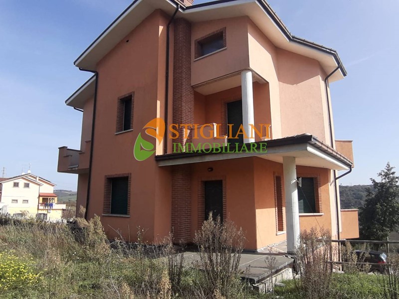 Villa in Vendita a Ripalimosani, zona Contrada Colle Infante, 169'000€, 350 m²