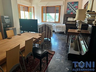 Villa in Vendita a Capraia e Limite, zona Limite, 460'000€, 350 m², con Box