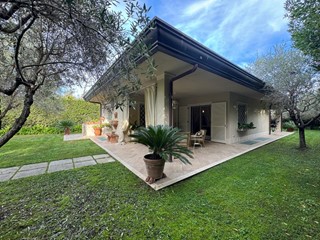 Villa in Affitto a Forte dei Marmi, 12'000€, 200 m², arredato