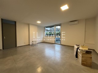 Ufficio in Affitto a Massa, zona Marina di Massa, 900€, 70 m²