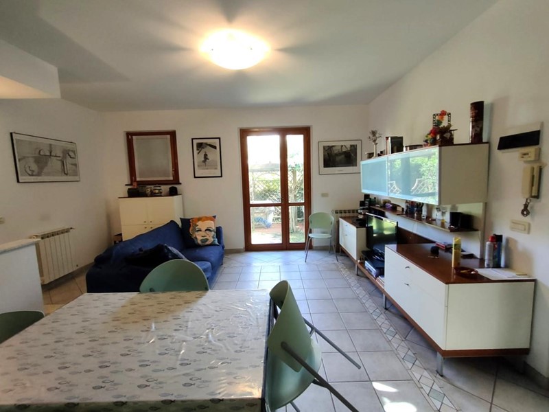 Villetta a schiera in Vendita a Massa, zona Marina di Massa, 415'000&euro;, 90 m², arredato, con Box
