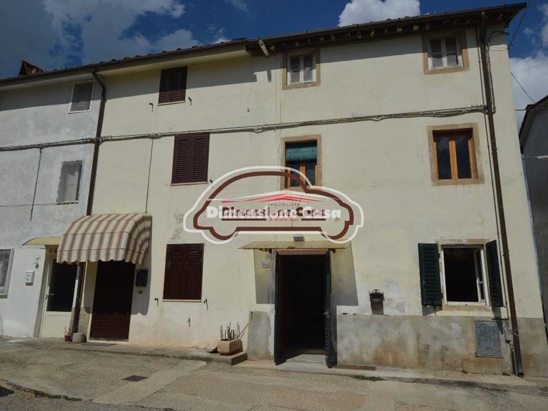 Casa Indipendente in Vendita a Lucca, zona San Lorenzo a Vaccoli, 55'000€, 85 m²