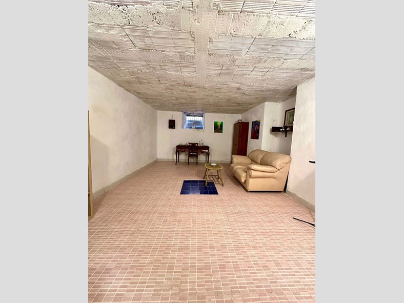 Magazzino in Vendita a Pozzuoli, 20'000€, 20 m²