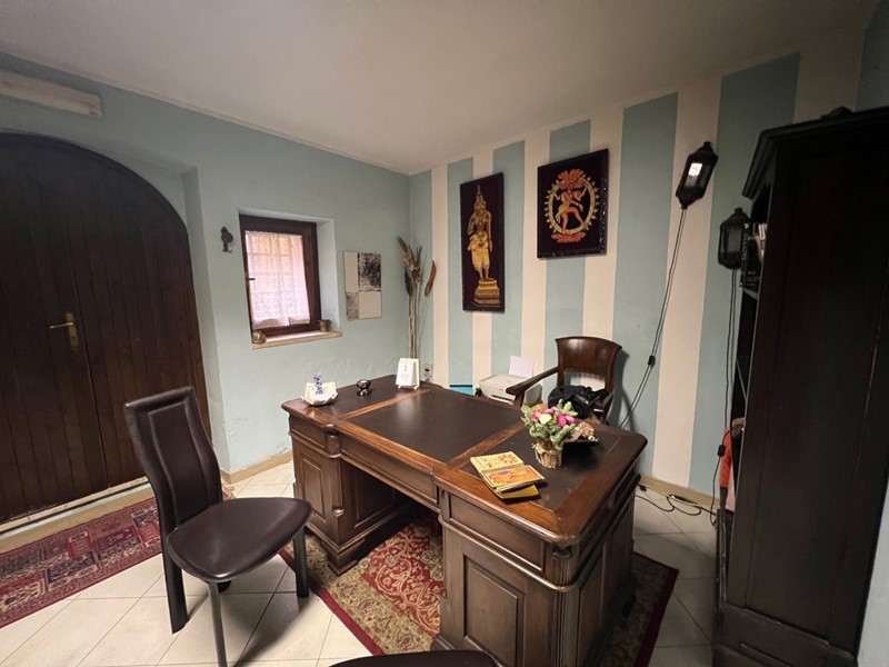 Ufficio in Affitto a Terni, 380€, 85 m²