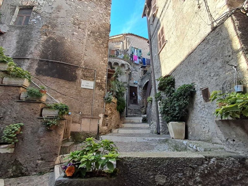 Trilocale in Vendita a Guidonia Montecelio, zona Montecelio, 84'000€, 90 m²