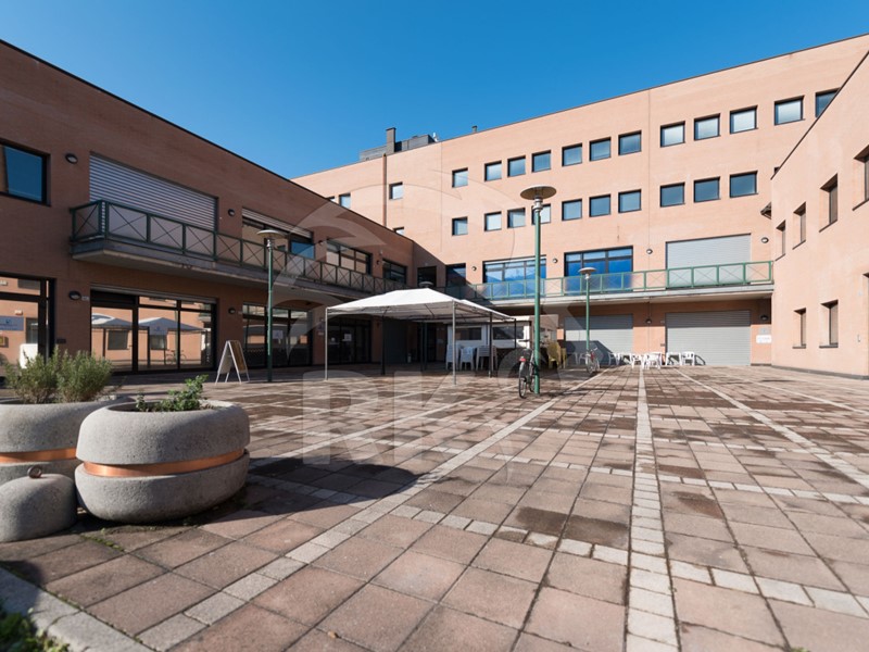 Capannone in Affitto a Bologna, zona Bolognina, 780€, 67 m²