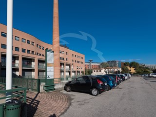 Capannone in Affitto a Bologna, zona Bolognina, 780€, 67 m²