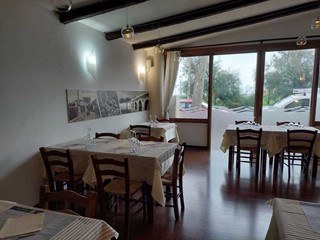 Attività commerciale in Vendita a Rimini, 260'000€, 330 m²