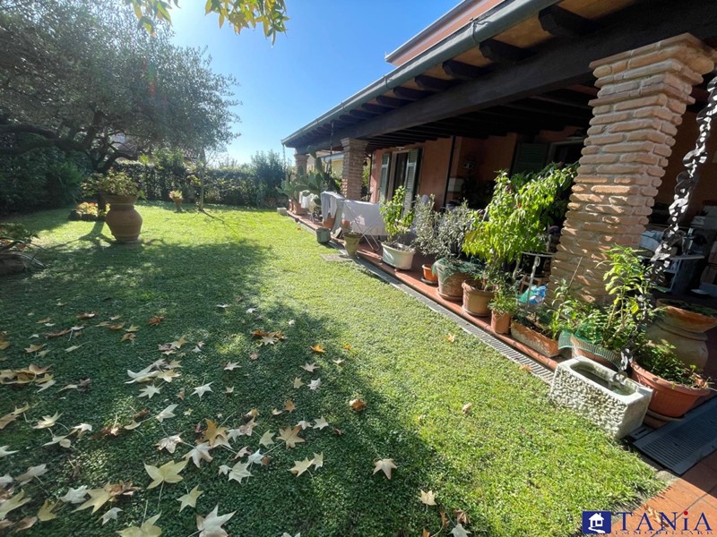 Casa Semi Indipendente in Vendita a Carrara, 720'000€, 300 m²