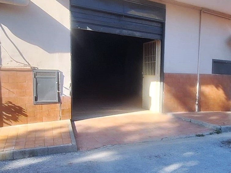 Magazzino in Affitto a Casoria, 800€, 170 m²