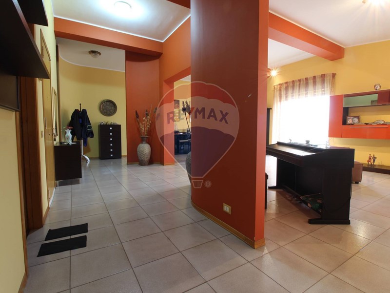 Appartamento in Vendita a Catania, zona Zona periferica, 220'000€, 228 m²