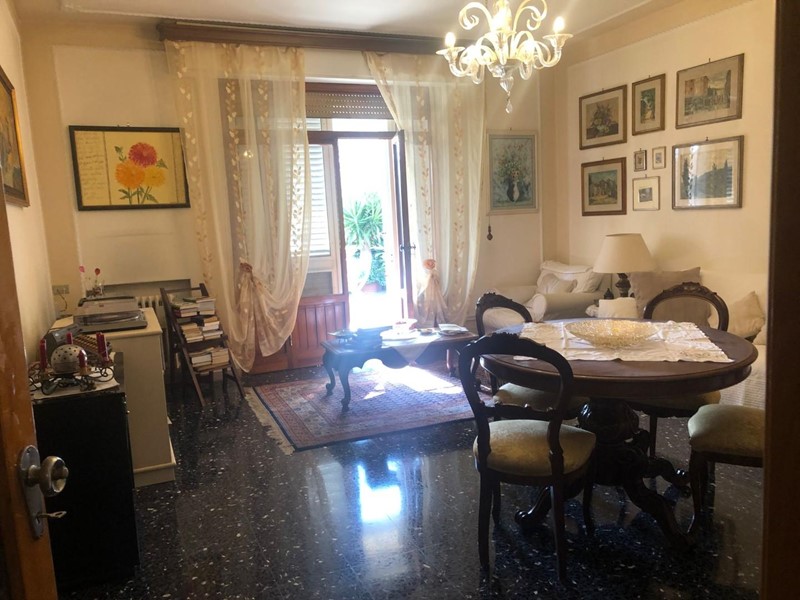 Casa Semi Indipendente in Vendita a Pontedera, 290'000€, 300 m²