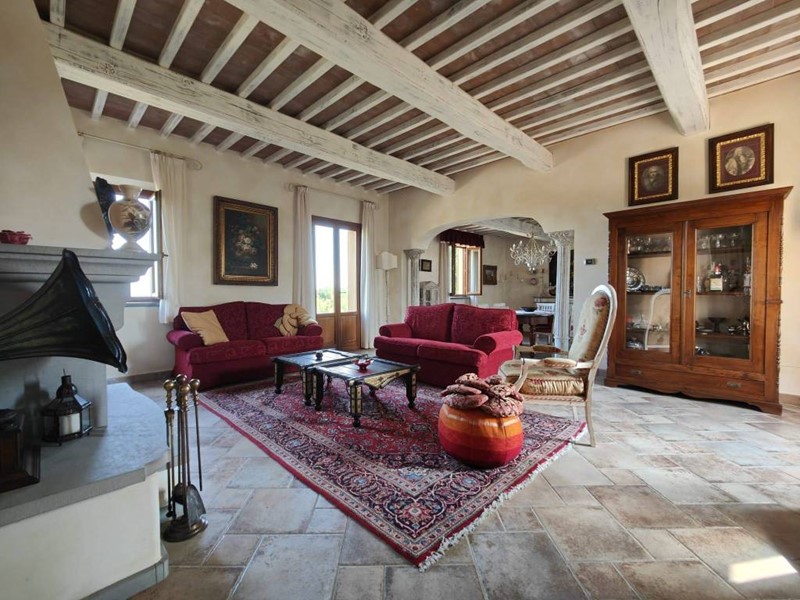 Casale in Vendita a Palaia, 600'000€, 403 m², arredato, con Box