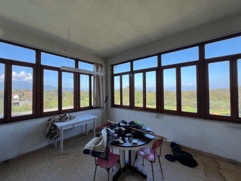 Casa Semi Indipendente in Vendita a Bientina, zona Quattro Strade, 219'000€, 300 m², con Box