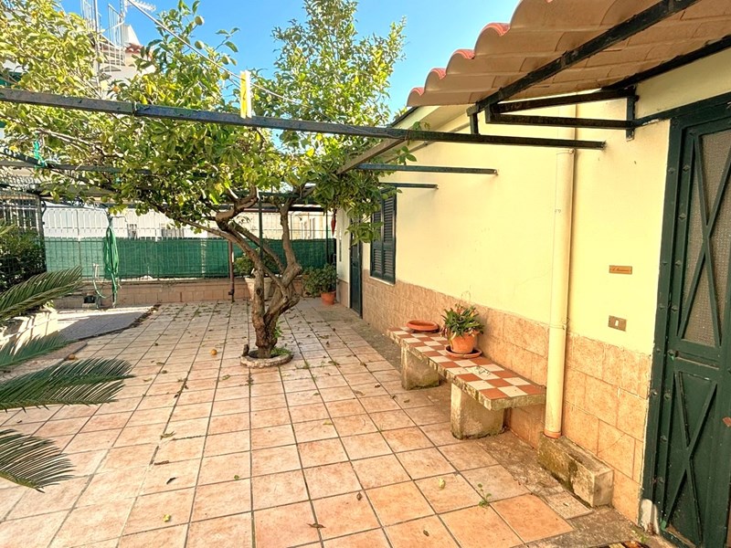 Trilocale in Vendita a Mondragone, zona Pescopagano, 35'000€, 80 m²