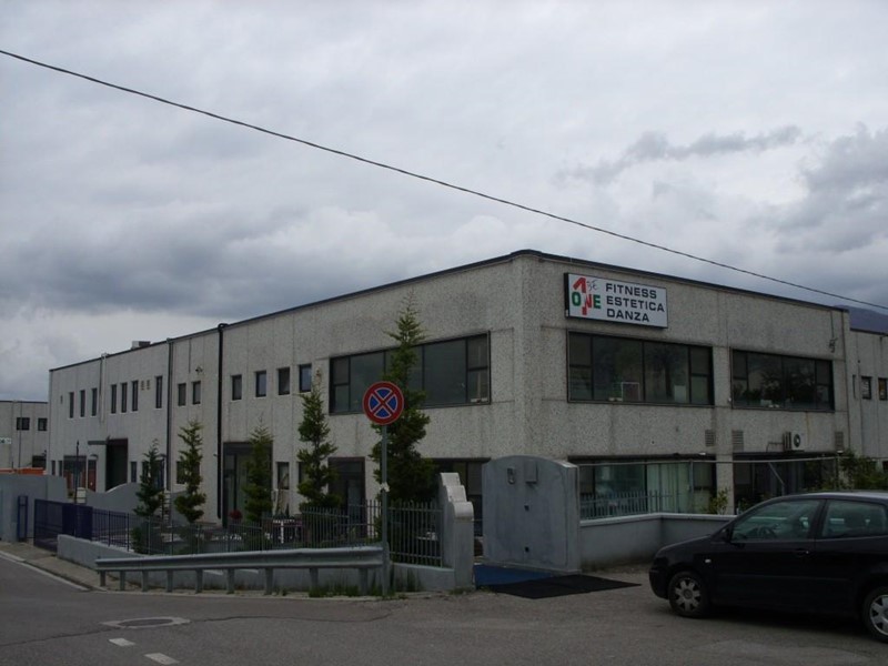 Capannone in Vendita a Calcinaia, zona Fornacette, 650'000€, 1500 m²