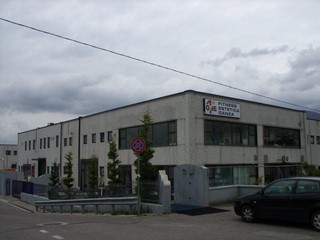 Capannone in Vendita a Calcinaia, zona Fornacette, 650'000€, 1500 m²