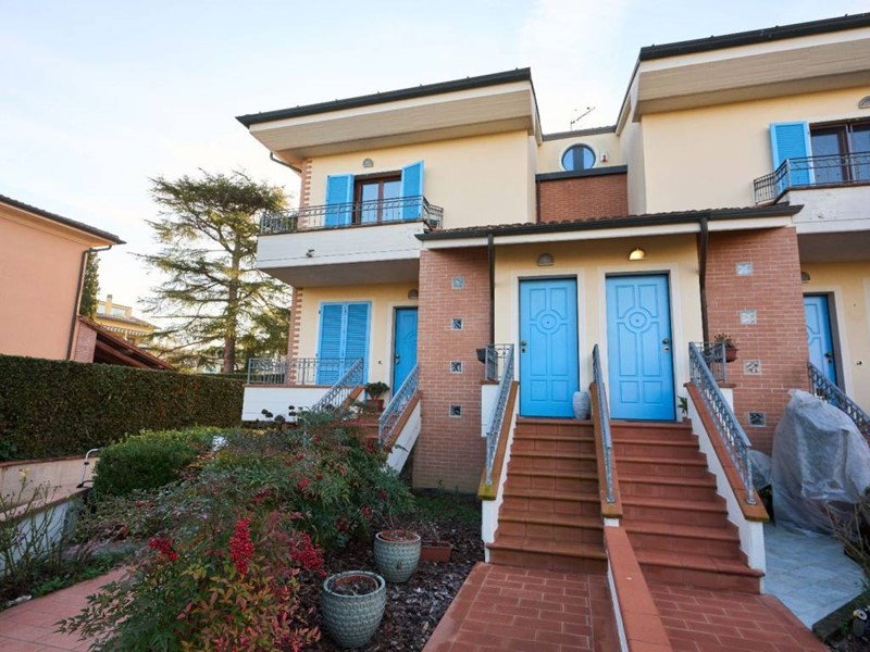 Appartamento in Vendita a Santa Croce sull'Arno, 210'000€, 163 m², arredato, con Box