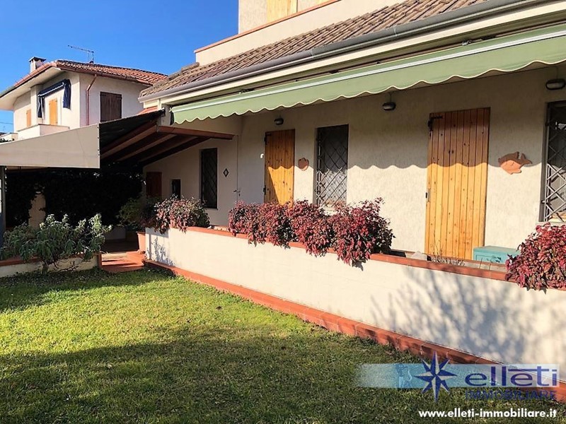 Casa Semi Indipendente in Vendita a Montignoso, zona Cinquale, 520'000&euro;, 150 m², arredato
