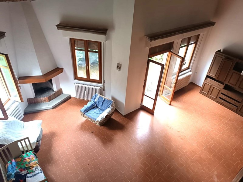 Villa in Vendita a Castelnuovo di Garfagnana, 250'000&euro;, 300 m², con Box