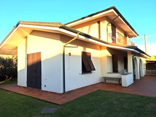 Villa in Vendita a Porcari, 380'000€, 190 m², con Box