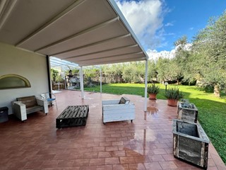 Villetta a schiera in Vendita a Cascina, zona Visignano, 395'000€, 166 m²